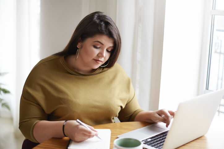 A student taking a food service worker training program online