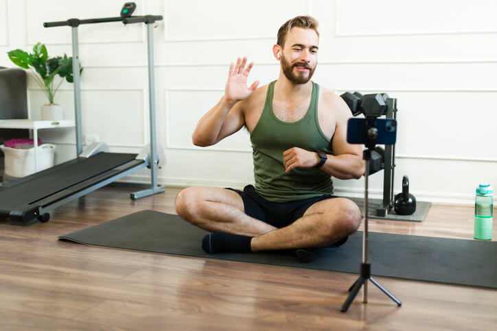 A fitness entrepreneur leading a virtual class, showcasing the evolving nature of fitness businesses and health and fitness career opportunities.