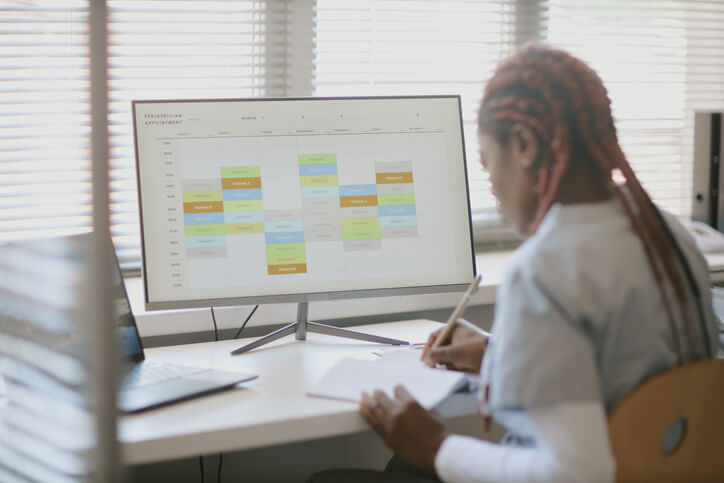 A career college student creating a schedule