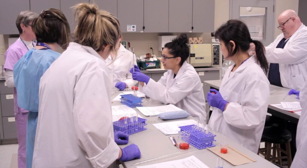 How to Become a Medical Lab Assistant in Ontario