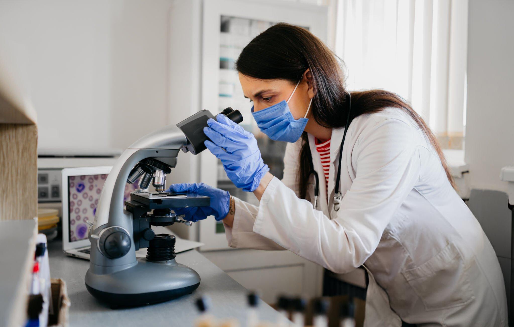 Become a Medical Lab Assistant/Technician in Ontario Without a Degree